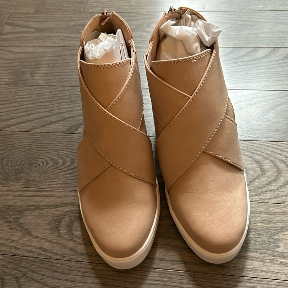 Taupe shoe